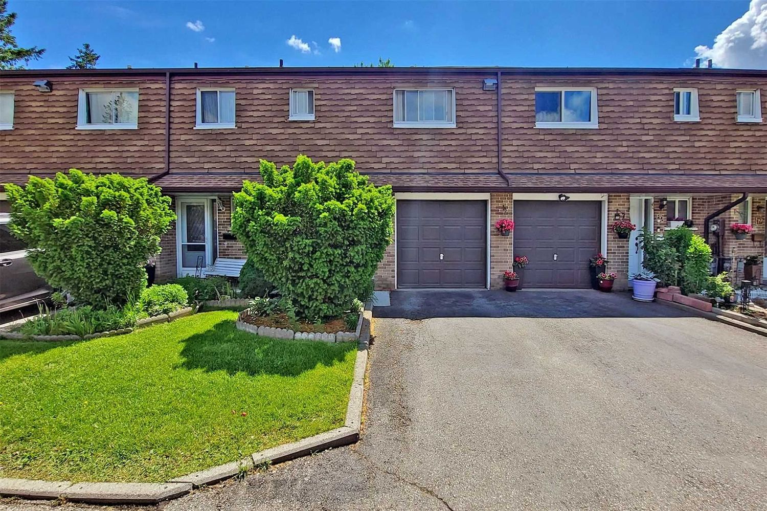 3860 Morning Star Drive. 3860 Morning Star Townhomes is located in  Mississauga, Toronto - image #1 of 2