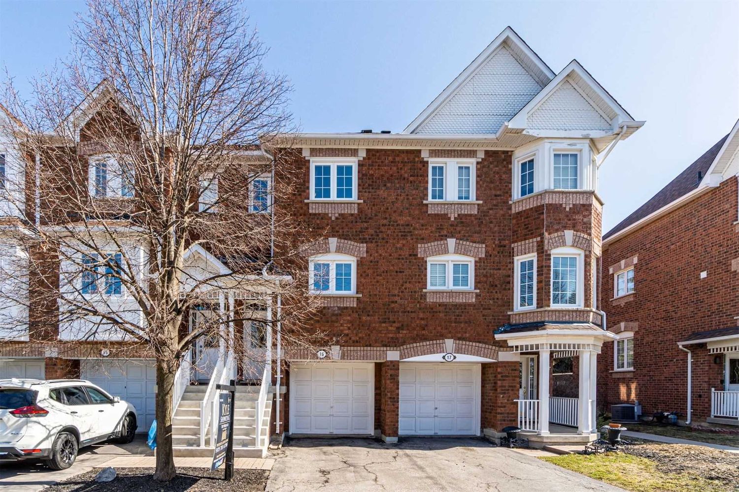 6060 Snowy Owl Crescent. 6060 Snowy Owl Crescent Townhomes is located in  Mississauga, Toronto - image #1 of 2
