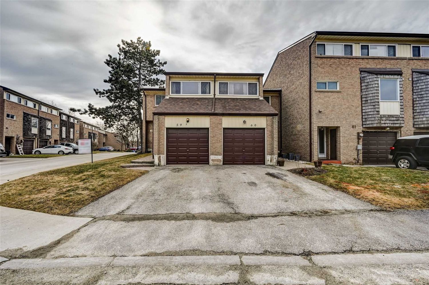 661 Childs Drive. 661 Childs Drive Townhomes is located in  Milton, Toronto - image #1 of 2