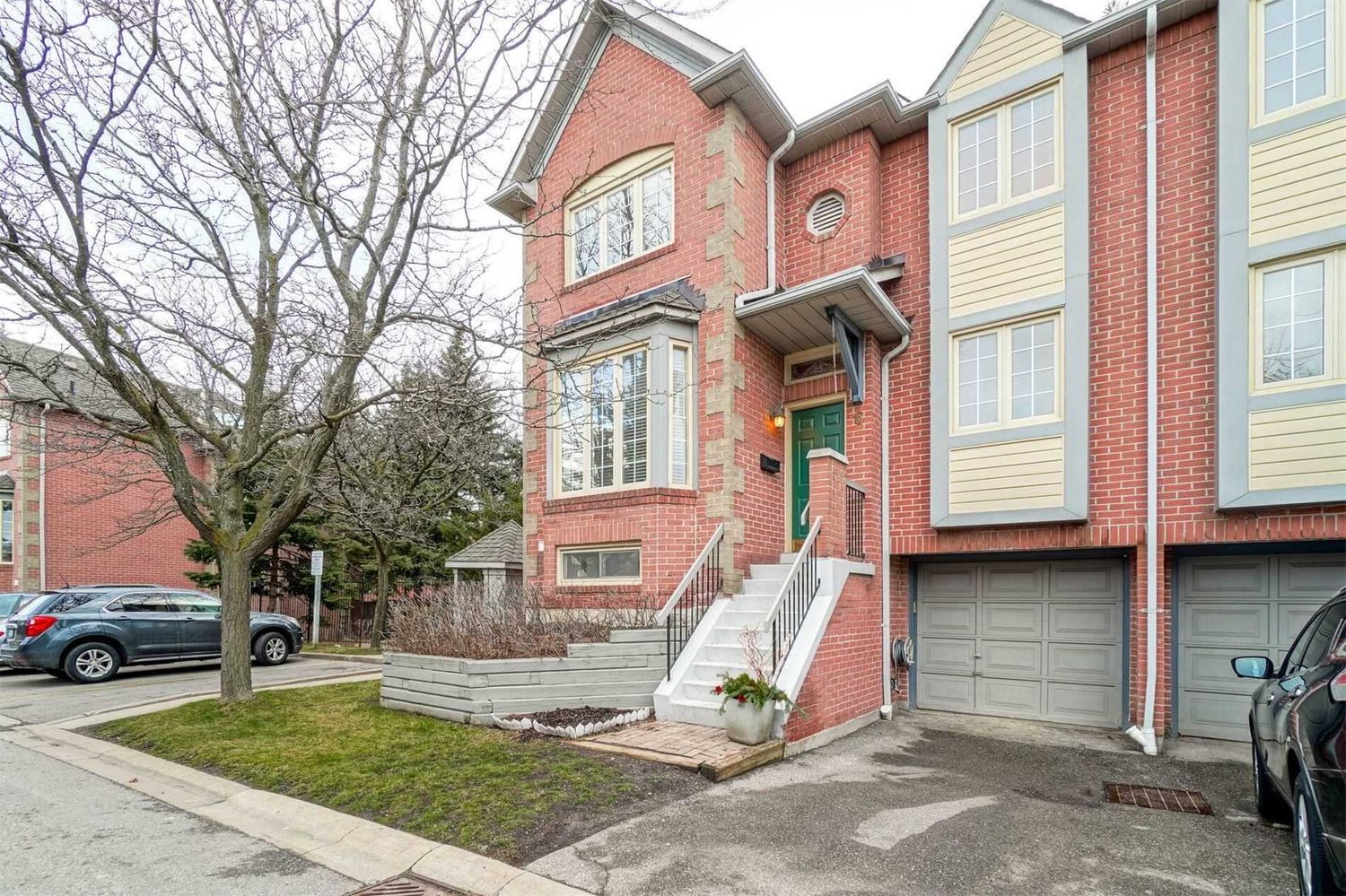 6859 Edenwood Drive. 6859 Edenwood Drive Townhomes is located in  Mississauga, Toronto - image #1 of 2