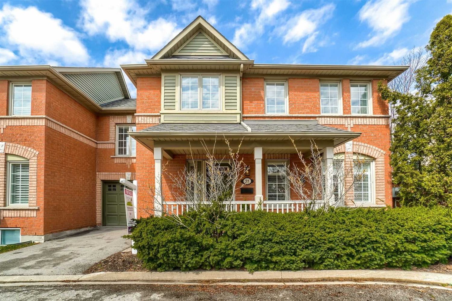 5031 East Mill Road. East Mill Mews Townhomes is located in  Mississauga, Toronto - image #1 of 2