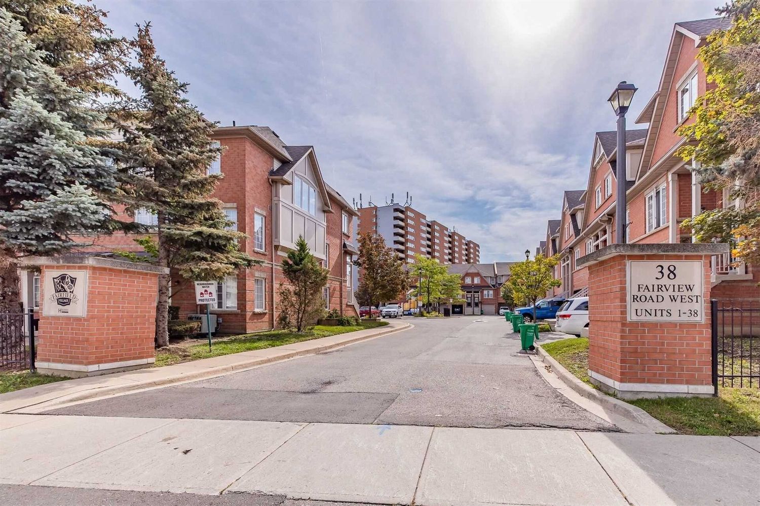 38 Fairview Road W. Fairfield Village Townhomes is located in  Mississauga, Toronto - image #1 of 2