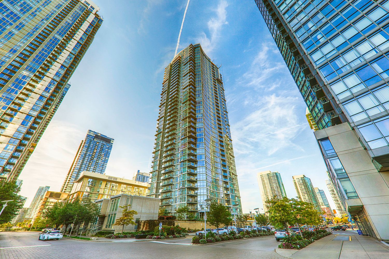 9 Spadina Avenue. Harbour View Estates I Condos is located in  Downtown, Toronto - image #2 of 4