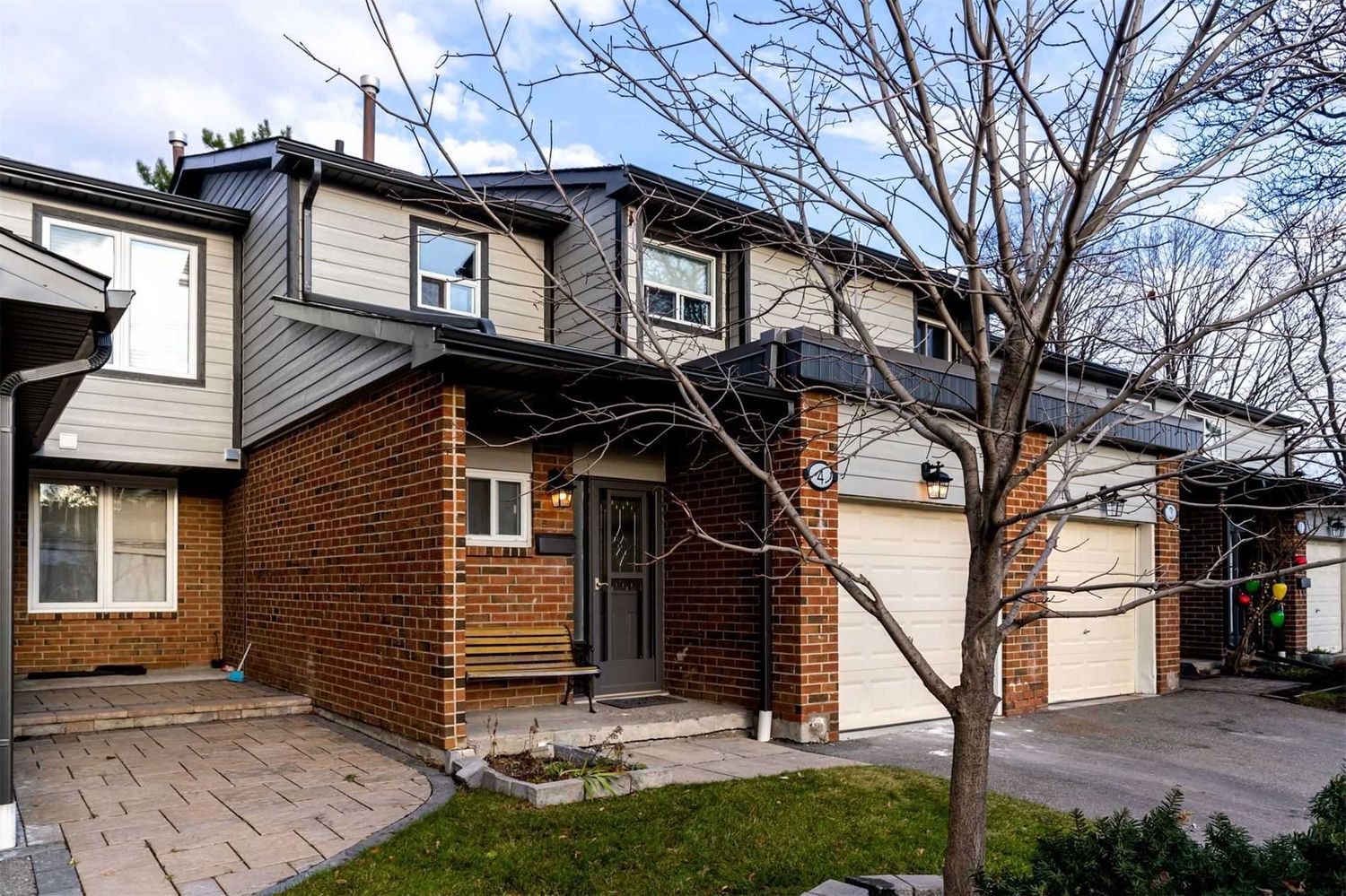 525 Meadows Boulevard. Forestview Village Townhomes is located in  Mississauga, Toronto - image #2 of 2