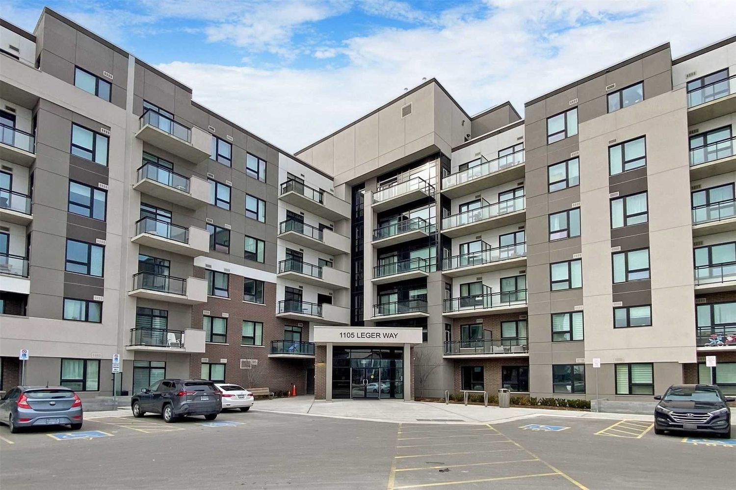 1125 Leger Way. Hawthorne South Village Condos is located in  Milton, Toronto - image #1 of 3