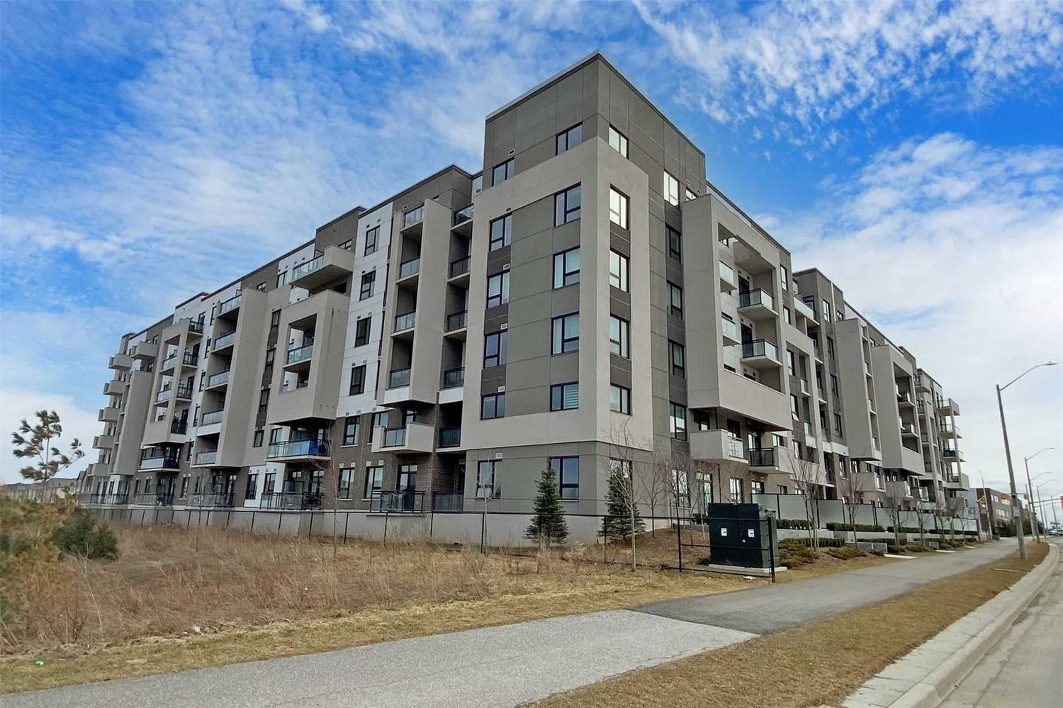 1125 Leger Way. Hawthorne South Village Condos is located in  Milton, Toronto - image #3 of 3