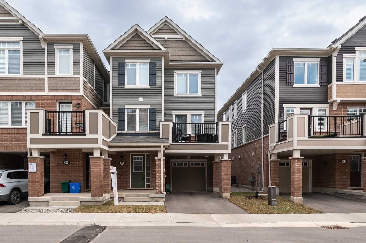 1000 Asleton Boulevard. 1000 Asleton Townhouses is located in  Milton, Toronto - image #1 of 2