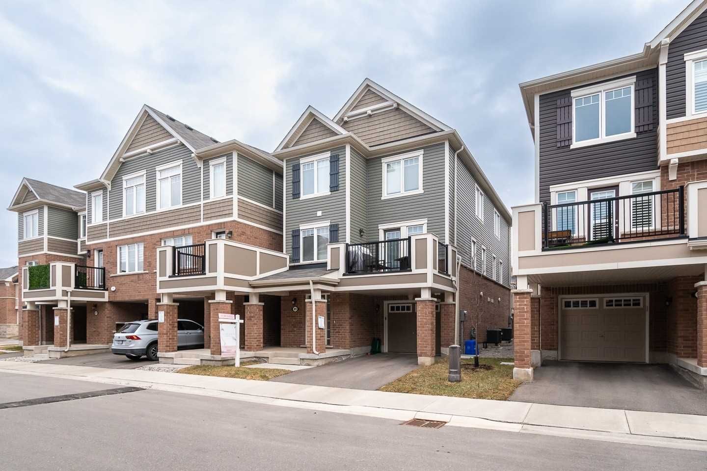 1000 Asleton Boulevard. 1000 Asleton Townhouses is located in  Milton, Toronto - image #2 of 2