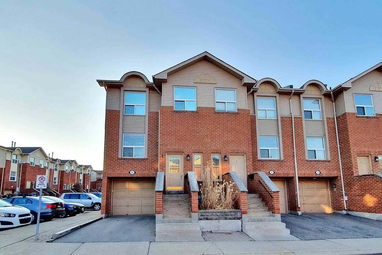 1550-1580 Reeves Gate. In The Abbey Townhomes is located in  Oakville, Toronto