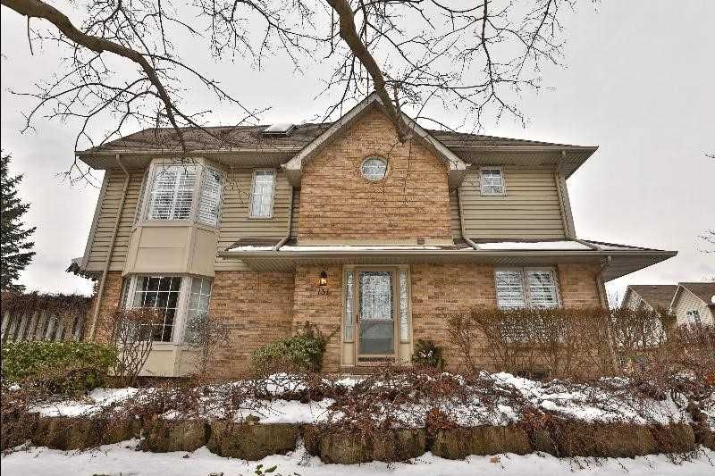 3333 New St. This condo townhouse at Roseland Townhomes is located in  Burlington, Toronto