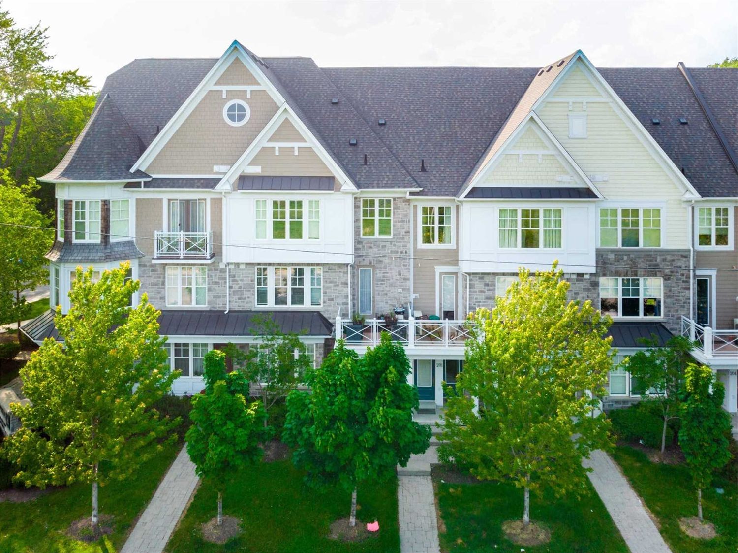 1437 Lakeshore Road E. Stonewater Townhomes is located in  Mississauga, Toronto - image #1 of 3