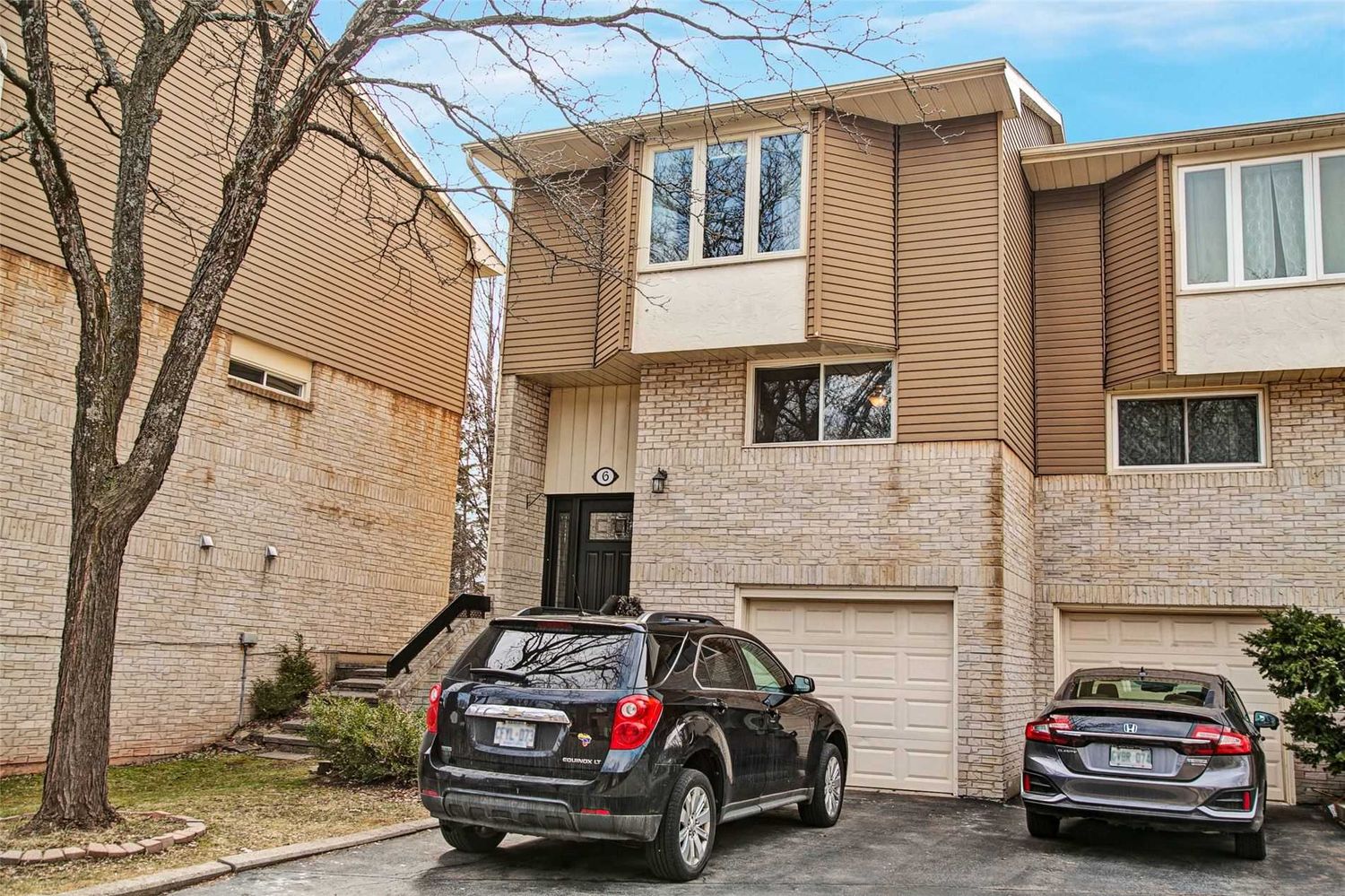1135 McCraney Street E. Village Gardens Townhomes is located in  Oakville, Toronto - image #2 of 2
