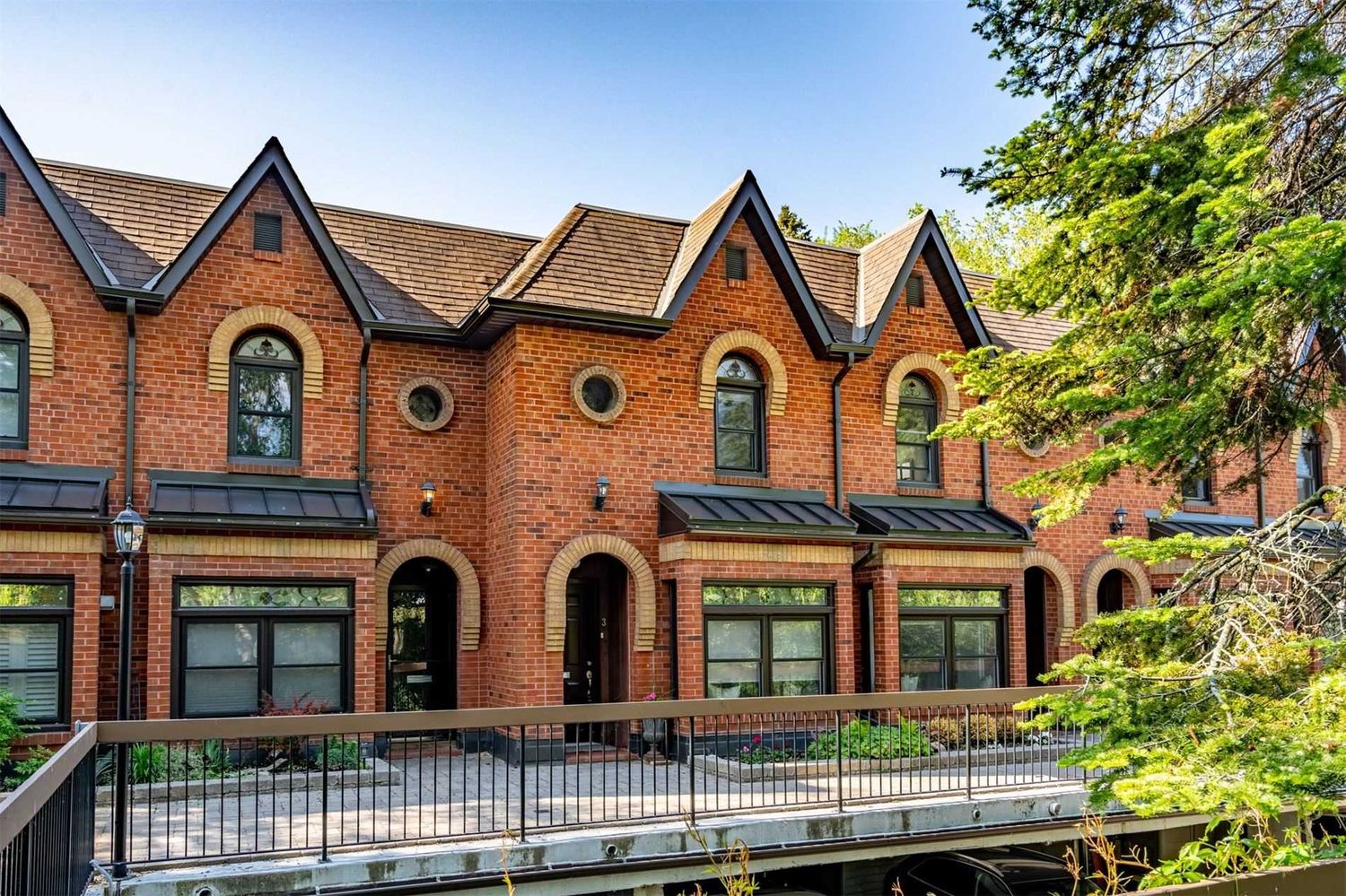 10 Buller Avenue. 10 Buller Avenue Townhomes is located in  East End, Toronto - image #1 of 4