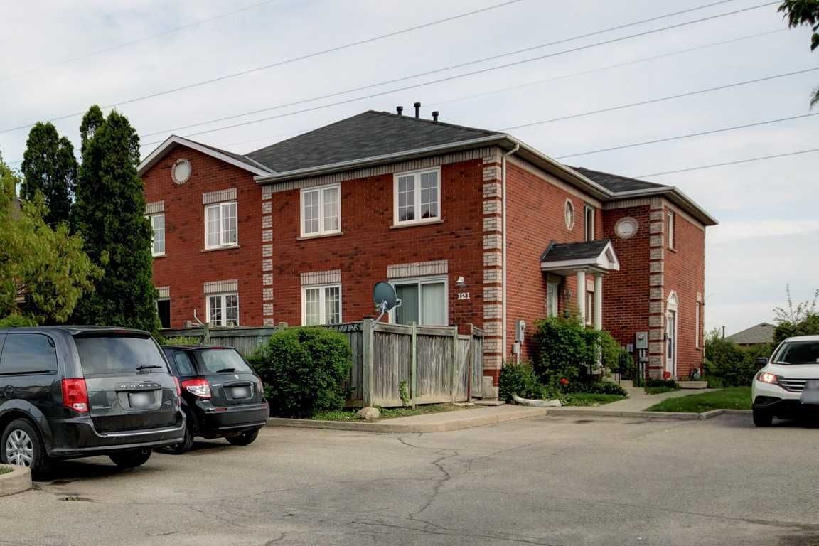 103-125 Millstone Drive. 103-125 Millstone Drive Townhomes is located in  Brampton, Toronto - image #1 of 2