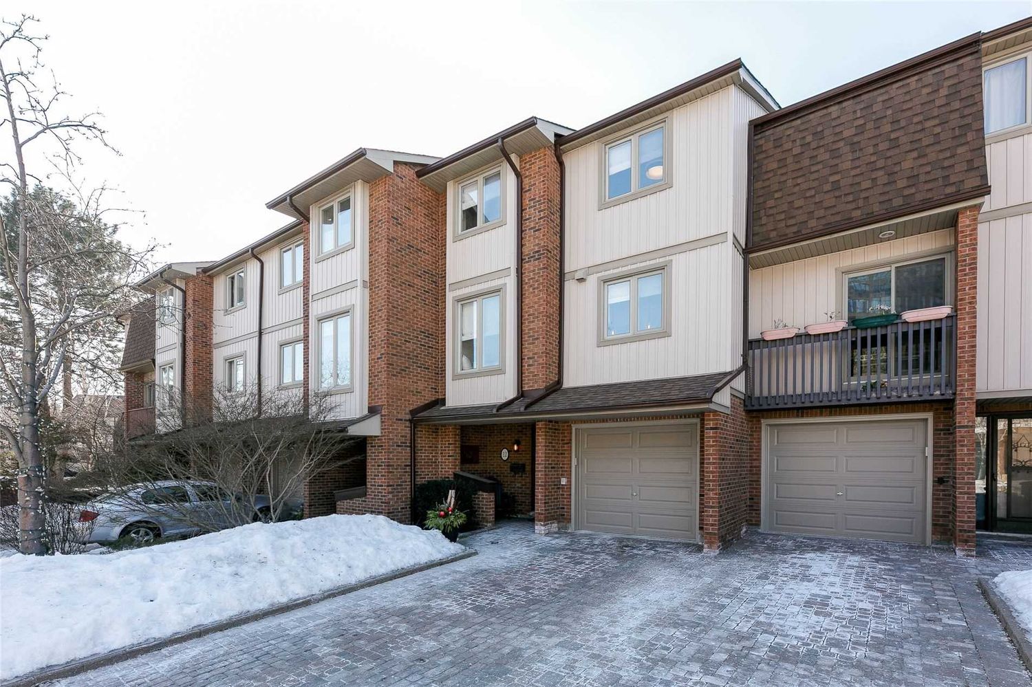 1160 Walden Cir. 1160 Walden Circle Townhomes is located in  Mississauga, Toronto - image #1 of 2