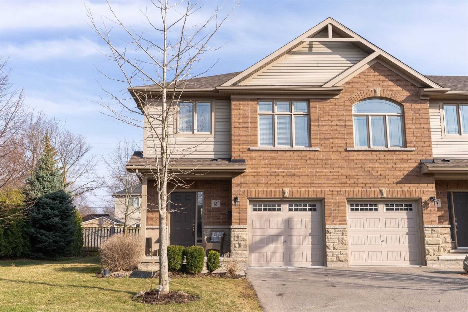 1491 Plains Road W. 1491 Plains Road West Townhomes is located in  Burlington, Toronto - image #1 of 2