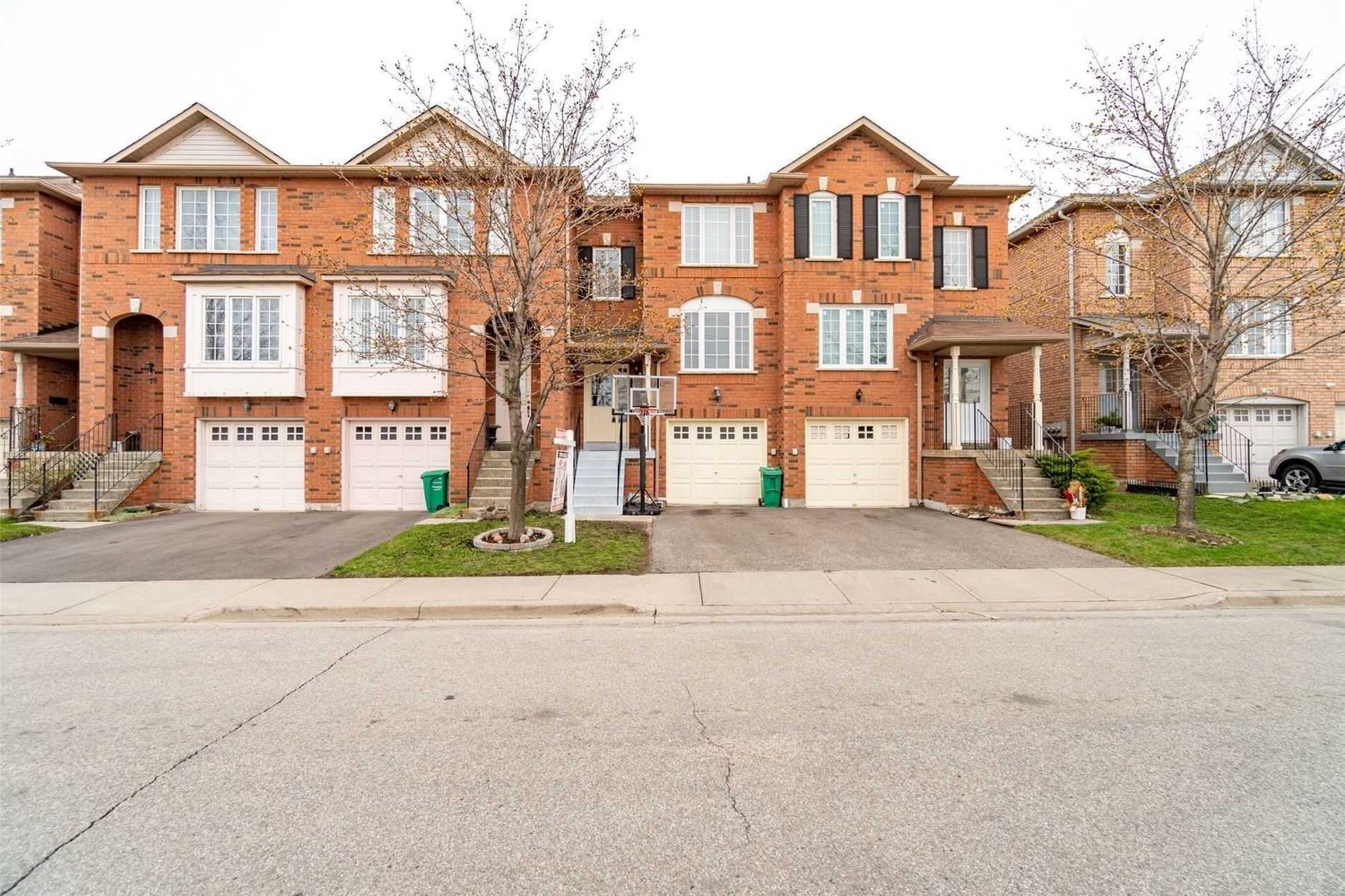 2 Clay Brick Court. 2 Clay Brick Court Townhomes is located in  Brampton, Toronto - image #1 of 2