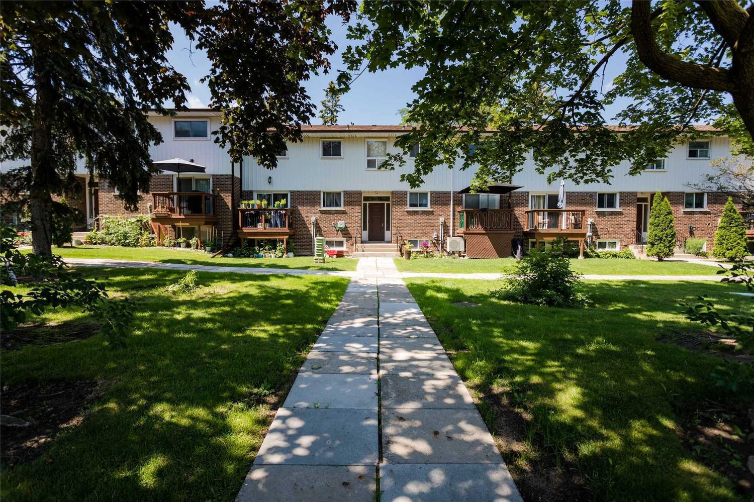 2 White Abbey Park. 2 White Abbey Park Townhomes is located in  Scarborough, Toronto - image #1 of 2