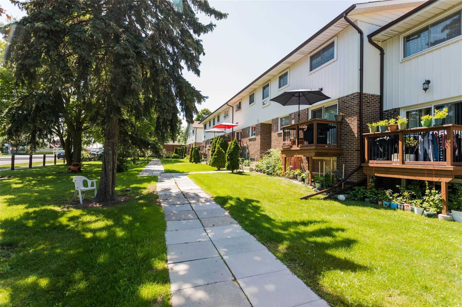 2 White Abbey Park. 2 White Abbey Park Townhomes is located in  Scarborough, Toronto - image #2 of 2