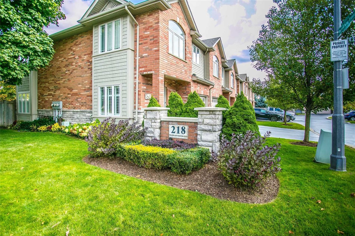 218 Plains Road E. 218 Plains Road East Townhomes is located in  Burlington, Toronto - image #1 of 2