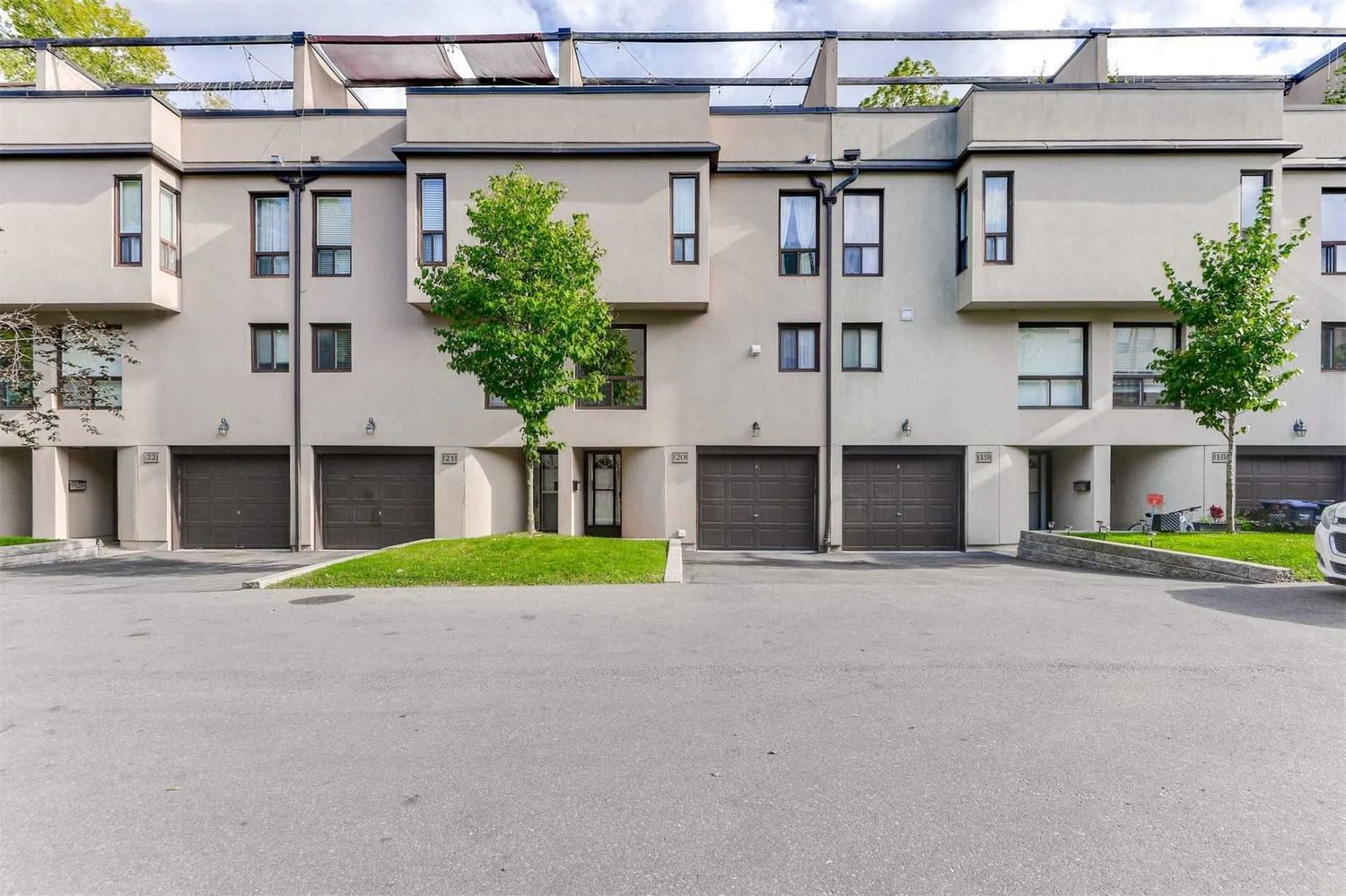 24 Reid Drive. 24 Reid Townhomes is located in  Mississauga, Toronto - image #1 of 2