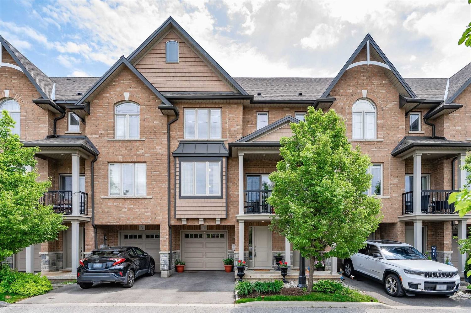 2985 Jackson Drive. 2985 Jackson Drive Townhomes is located in  Burlington, Toronto - image #1 of 2