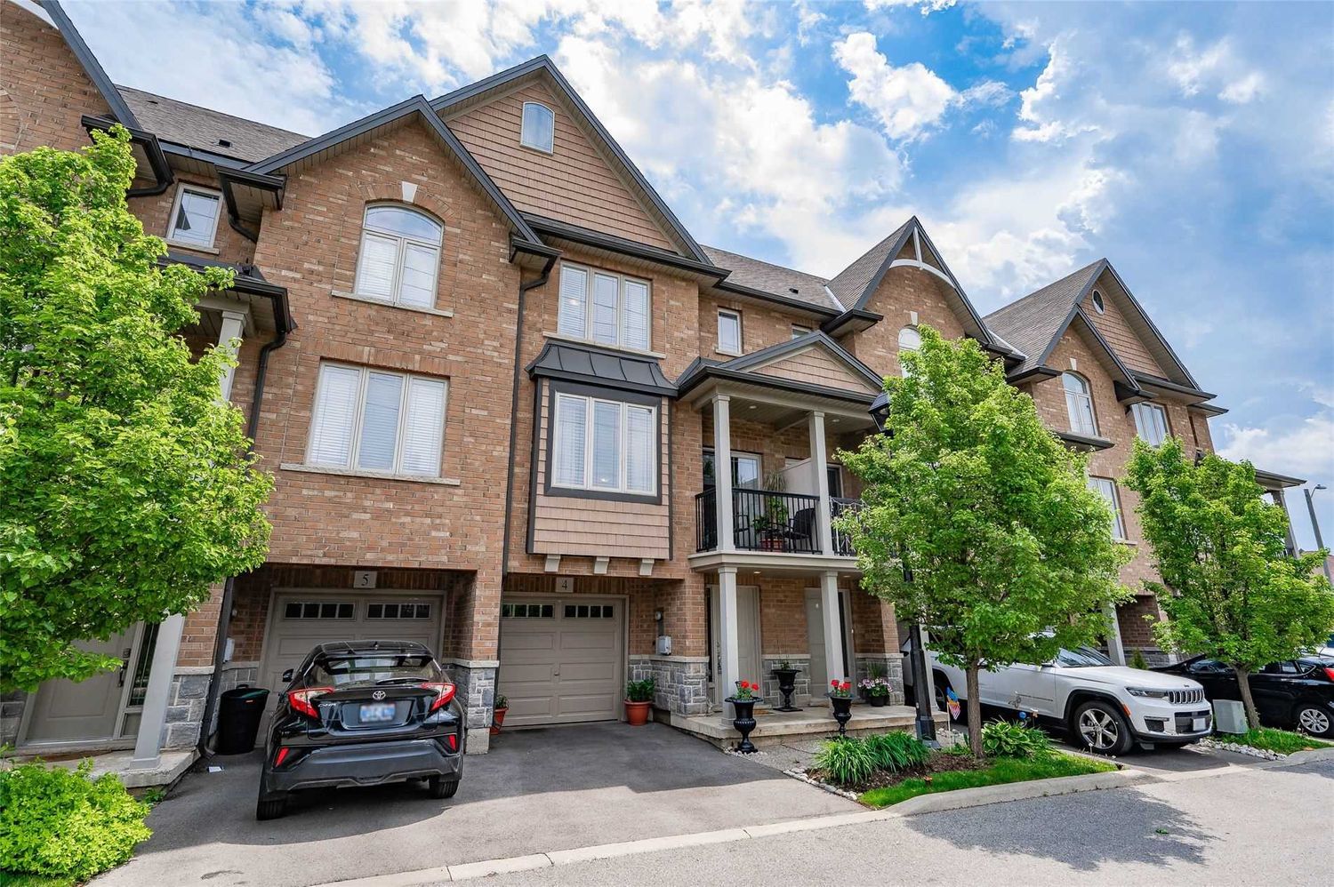 2985 Jackson Drive. 2985 Jackson Drive Townhomes is located in  Burlington, Toronto - image #2 of 2