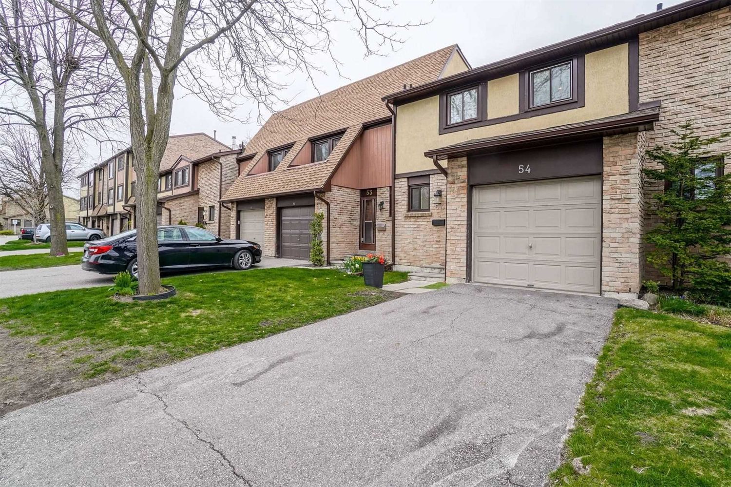 3345 Silverado Drive. 3345 Silverado Drive Townhomes is located in  Mississauga, Toronto - image #2 of 2