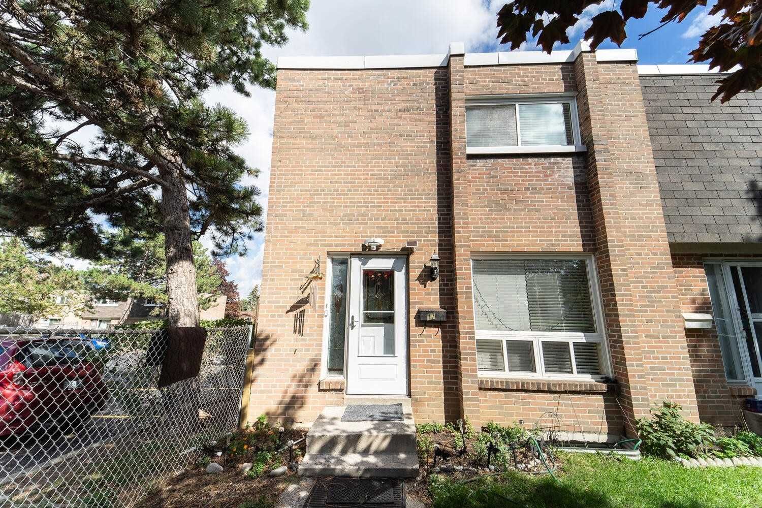 415 Silverstone Drive. 415 Silverstone Drive Townhomes is located in  Etobicoke, Toronto - image #1 of 2