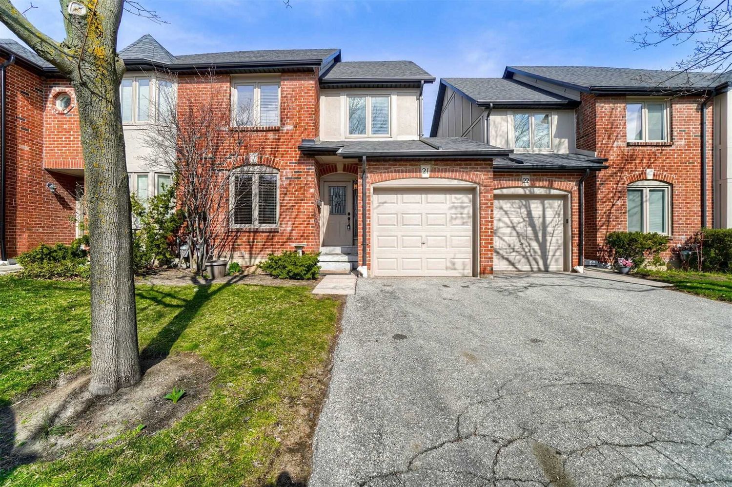 4635 Regents Terrace. 4635 Regents Terrace Townhomes is located in  Mississauga, Toronto - image #1 of 2