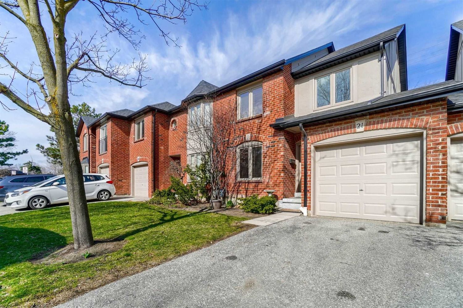 4635 Regents Terrace. 4635 Regents Terrace Townhomes is located in  Mississauga, Toronto - image #2 of 2