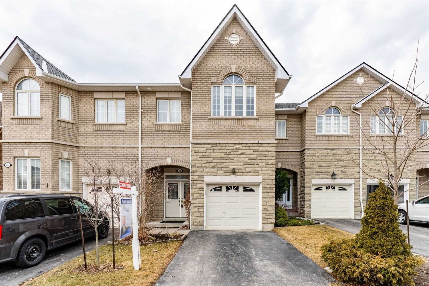 470 Faith Drive. 470 Faith Drive Townhomes is located in  Mississauga, Toronto - image #2 of 2