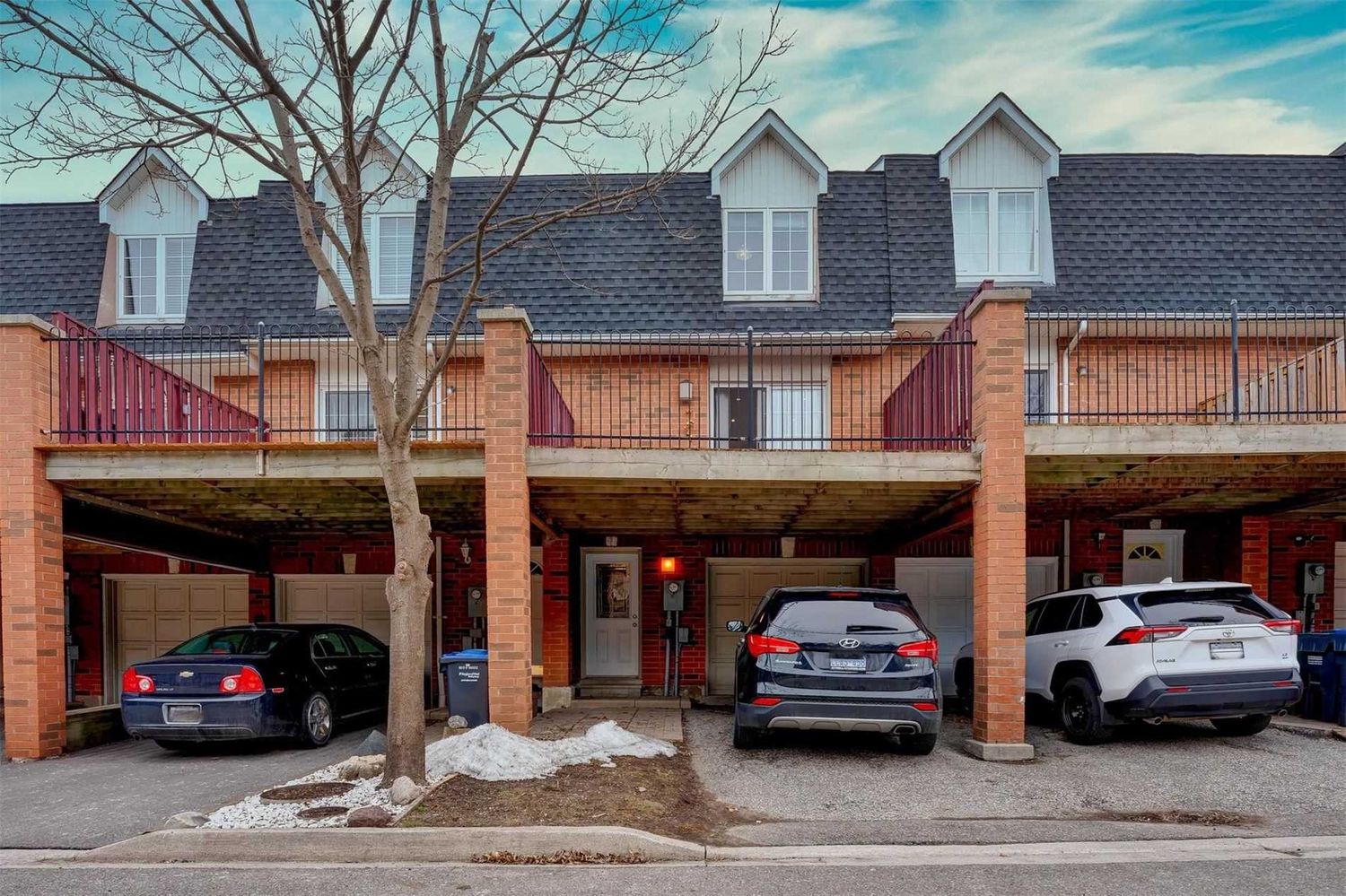 4991 Rathkeale Road. 4991 Rathkeale Road Townhomes is located in  Mississauga, Toronto - image #1 of 2