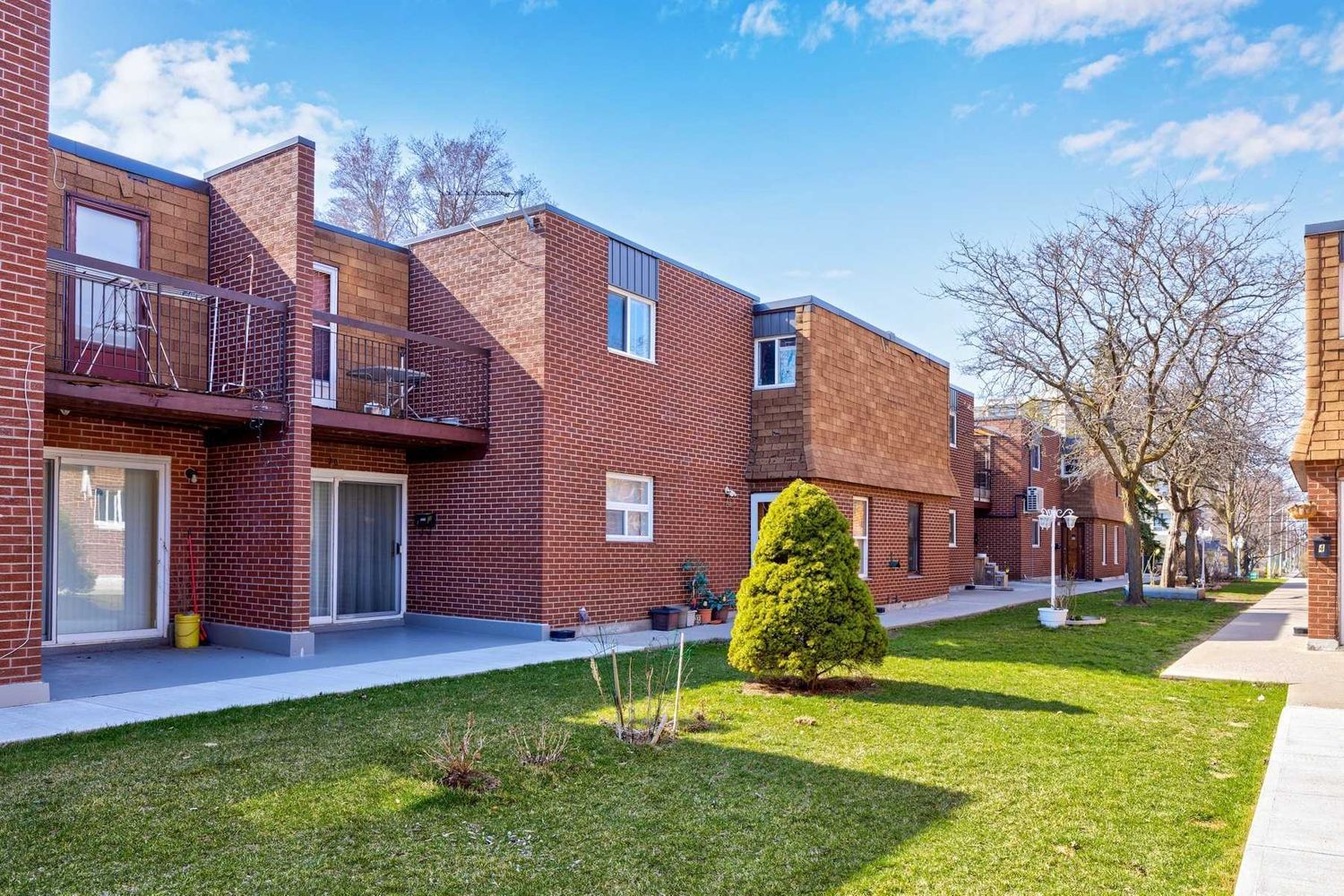50 Coleman Avenue. 50 Coleman Avenue Townhomes is located in  East End, Toronto - image #3 of 5