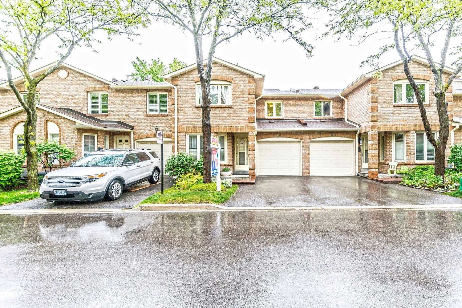 5020 Delaware Drive. 5020 Delaware Drive Townhomes is located in  Mississauga, Toronto - image #2 of 2