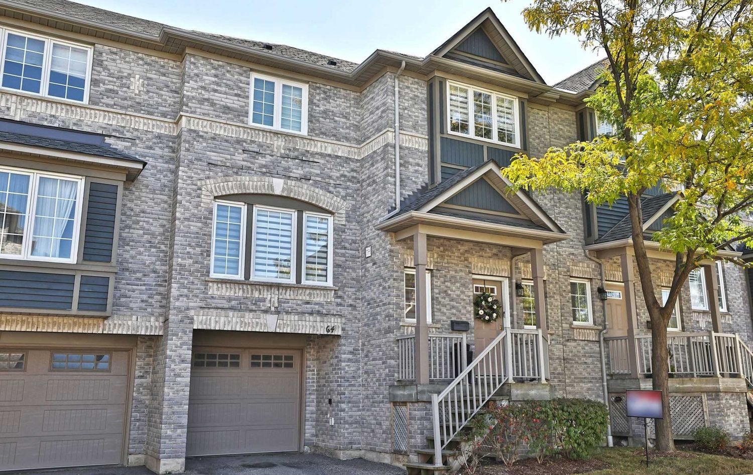 5535 Glen Erin Drive. 5535 Glen Erin Drive Townhomes is located in  Mississauga, Toronto - image #2 of 2