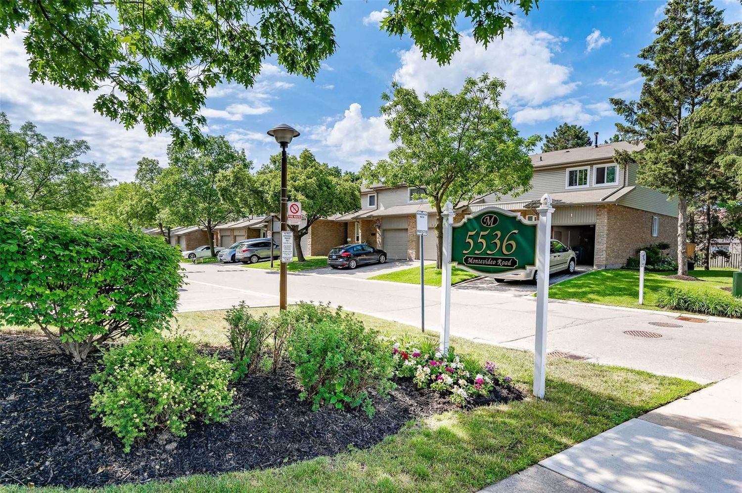 5536 Montevideo Road. 5536 Montevideo Townhomes is located in  Mississauga, Toronto - image #1 of 2