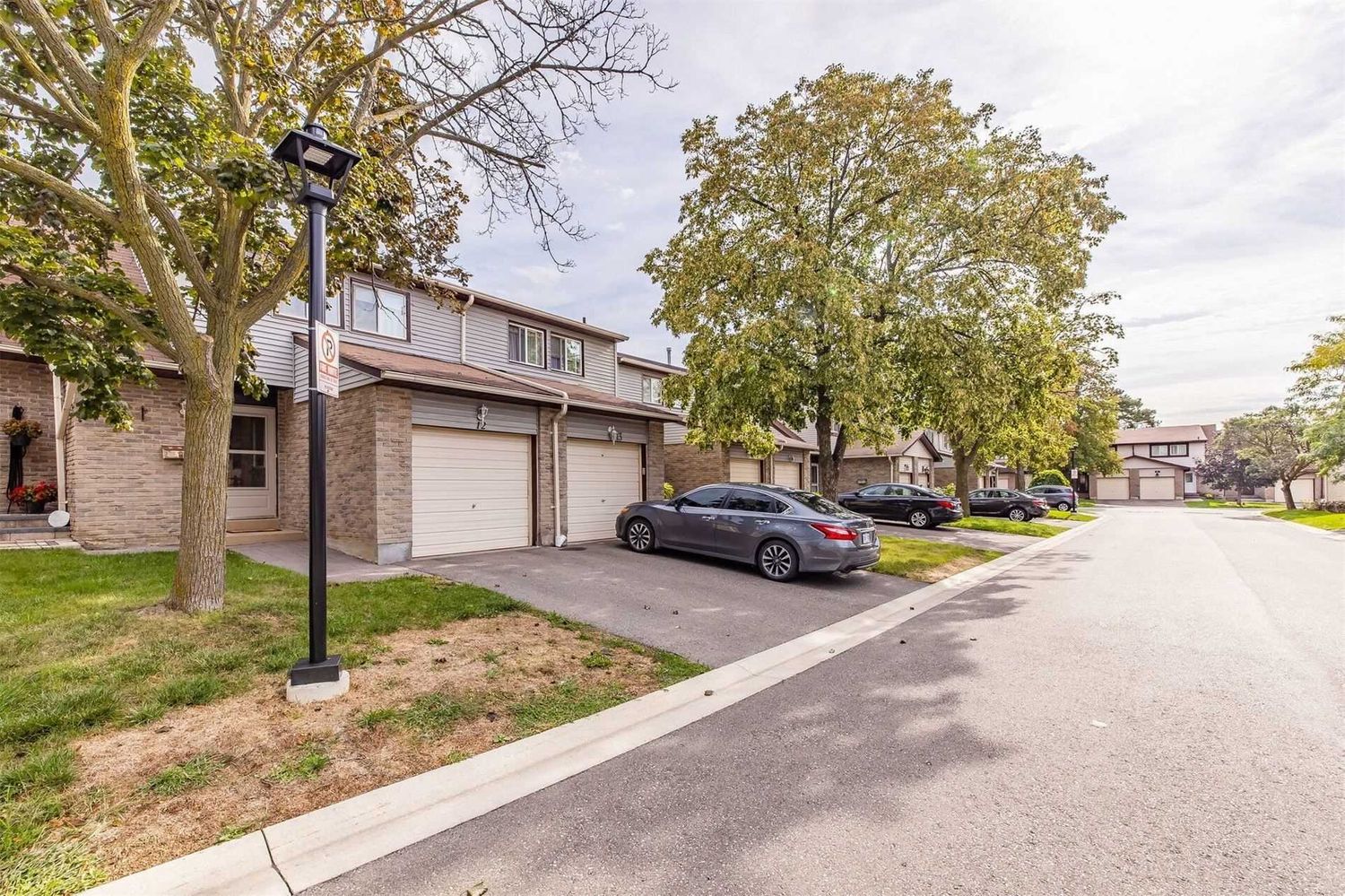 5610 Montevideo Road. 5610 Montevideo Townhomes is located in  Mississauga, Toronto - image #2 of 2