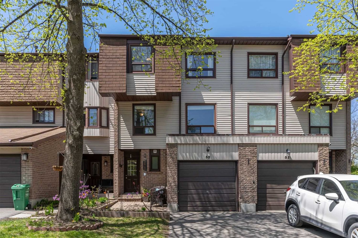 6040 Montevideo Road. 6040 Montevideo Road Townhomes is located in  Mississauga, Toronto - image #1 of 2