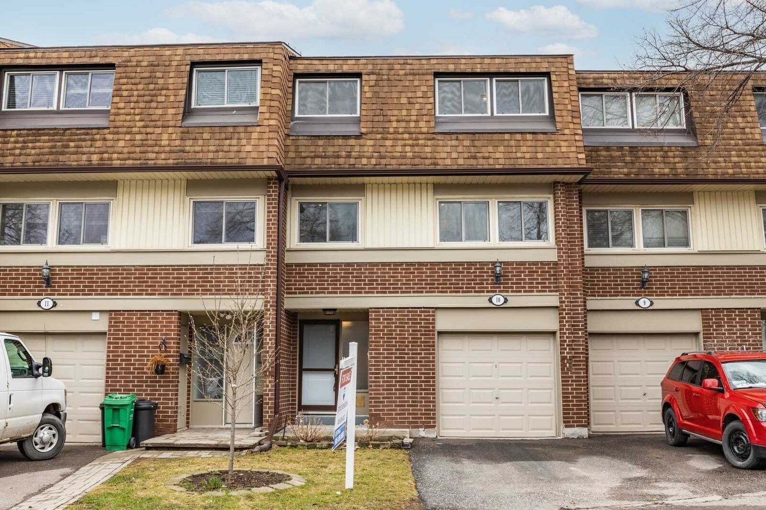 6240 Montevideo Road. 6240 Montevideo Townhomes is located in  Mississauga, Toronto - image #1 of 2