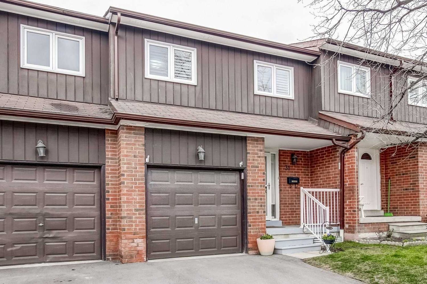 750 Burnhamthorpe Road E. 750 Burnhamthorpe Road East Townhomes is located in  Mississauga, Toronto - image #1 of 2