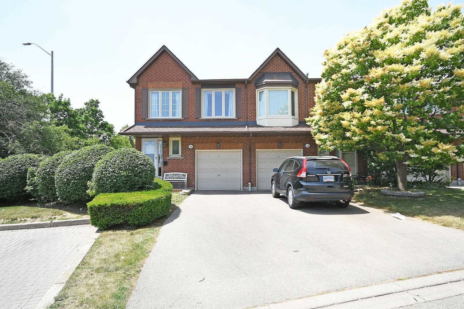 800 Constellation Drive. 728 Winterton Way Townhouses is located in  Mississauga, Toronto - image #1 of 2