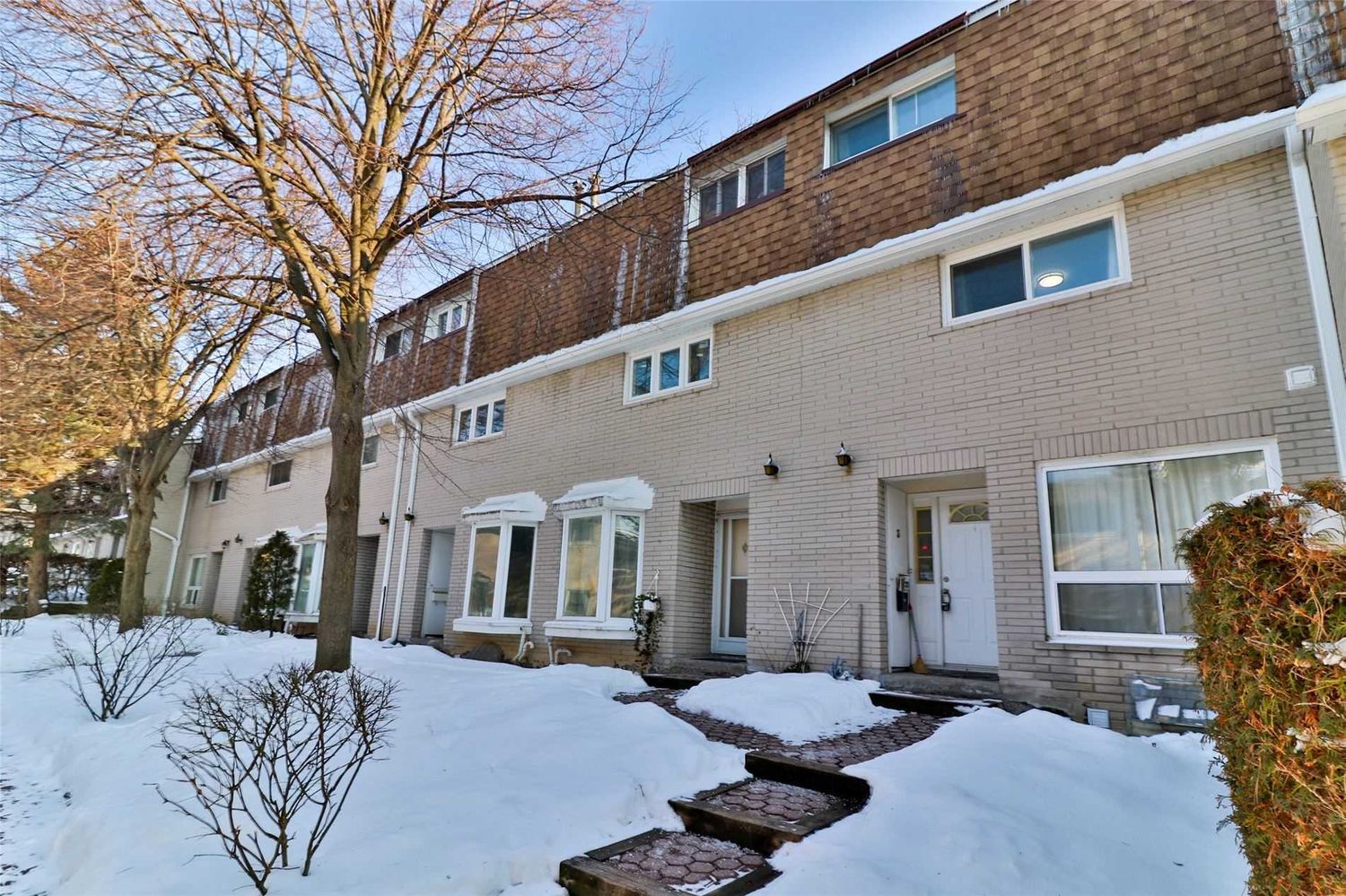 85 Rameau Drive. 85 Rameau Drive Townhomes is located in  North York, Toronto - image #1 of 2