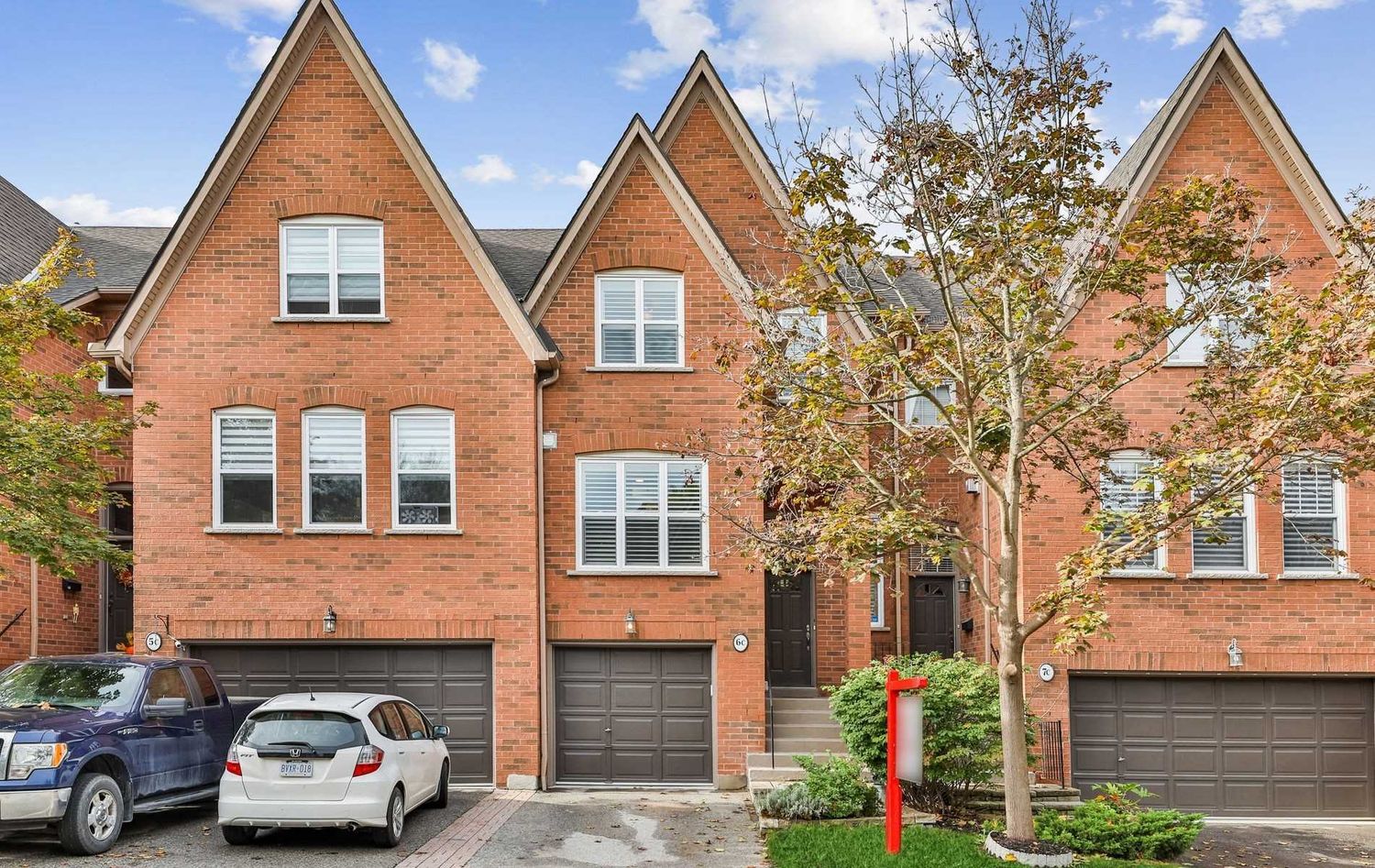 928 Queen Street W. 928 Queen Street West Townhomes is located in  Mississauga, Toronto - image #1 of 2