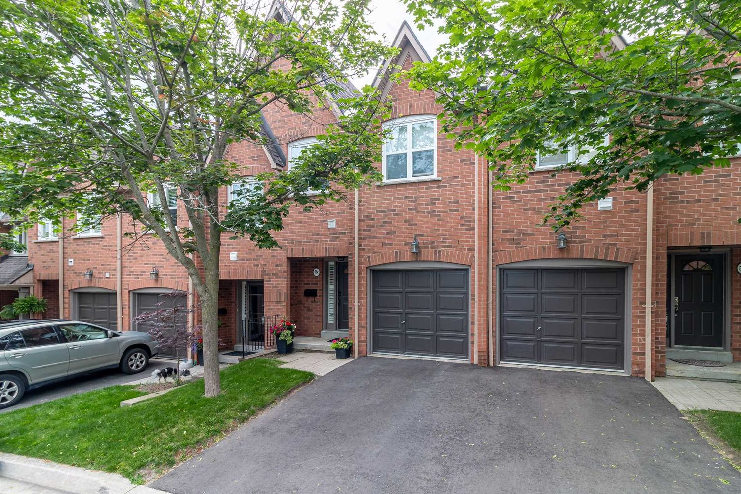 928 Queen Street W. 928 Queen Street West Townhomes is located in  Mississauga, Toronto - image #2 of 2