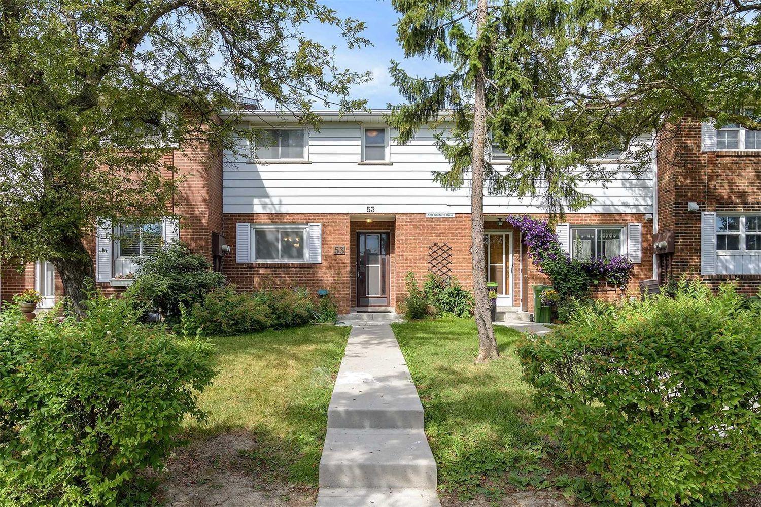 580-586 Renforth Drive. 19 Centennial Park Road Townhouses is located in  Etobicoke, Toronto - image #2 of 3