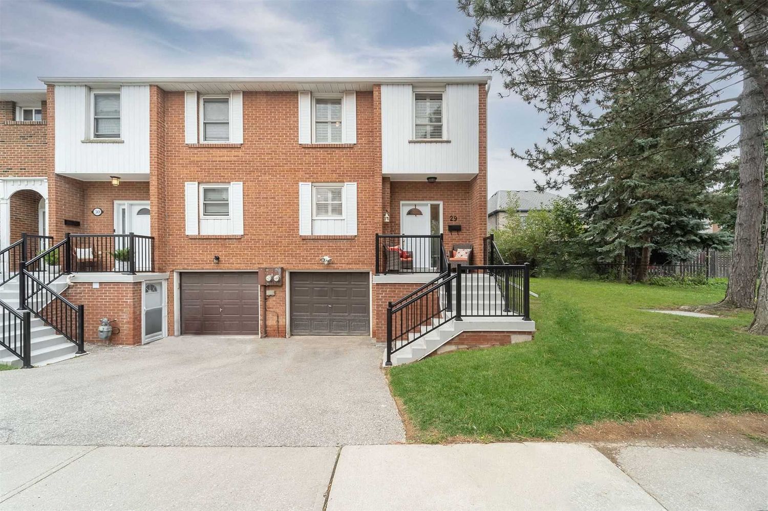 580-586 Renforth Drive. 19 Centennial Park Road Townhouses is located in  Etobicoke, Toronto - image #3 of 3