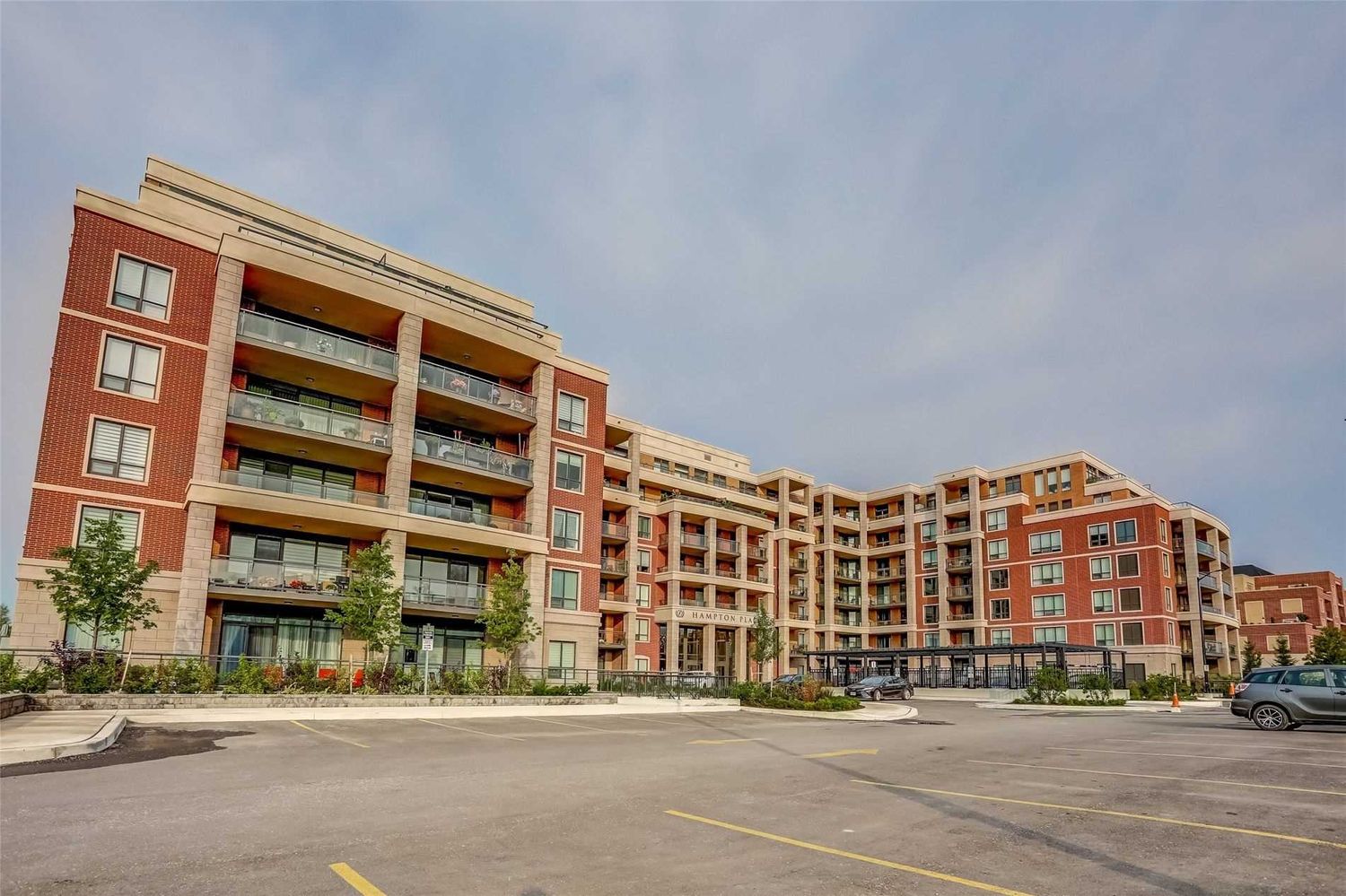 25 Baker Hill Boulevard. Hampton Place Condos is located in  Whitchurch-Stouffville, Toronto - image #2 of 3