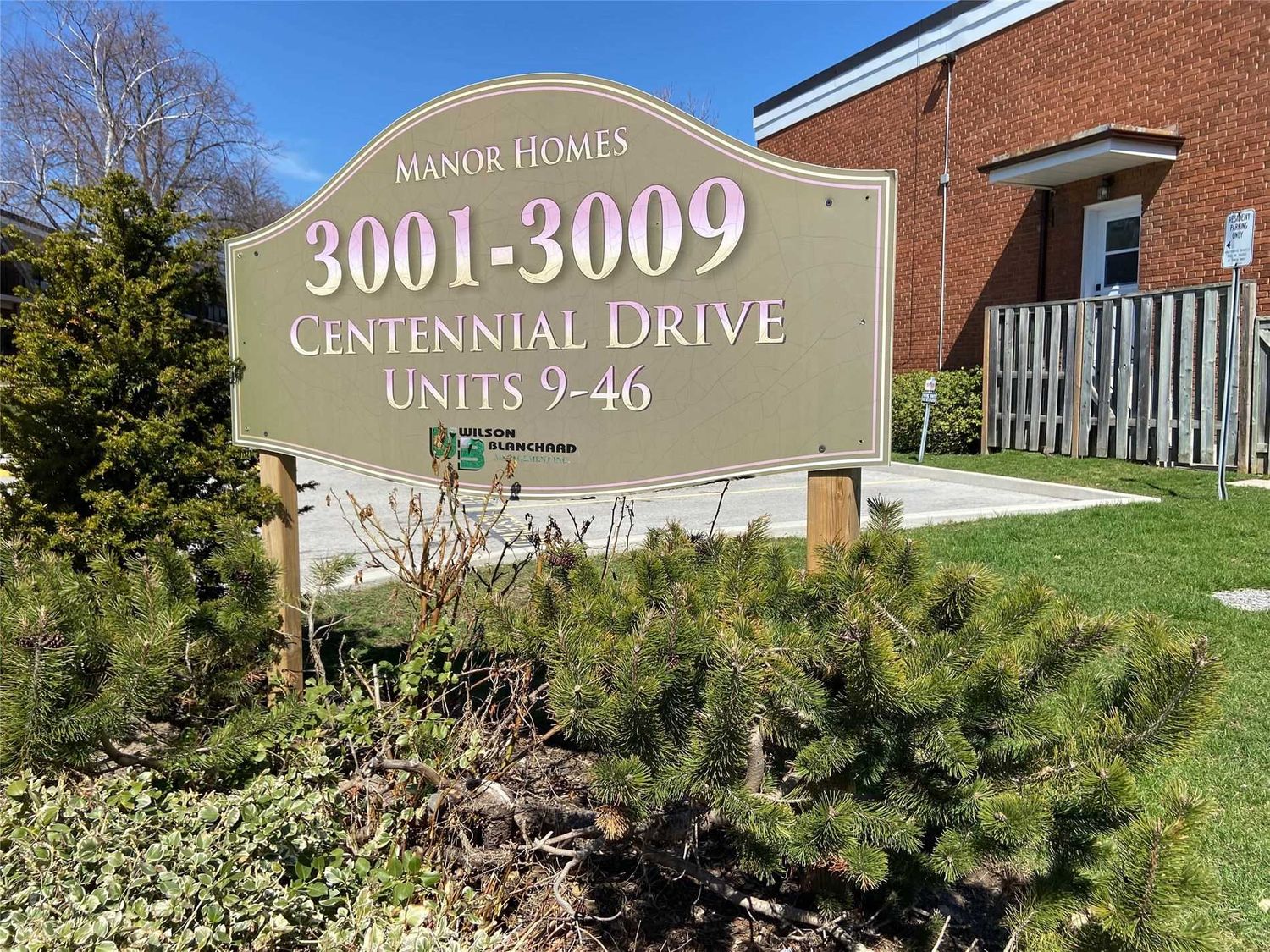 3001-3011 Centennial Drive. Manor Homes Townhomes is located in  Burlington, Toronto - image #3 of 3