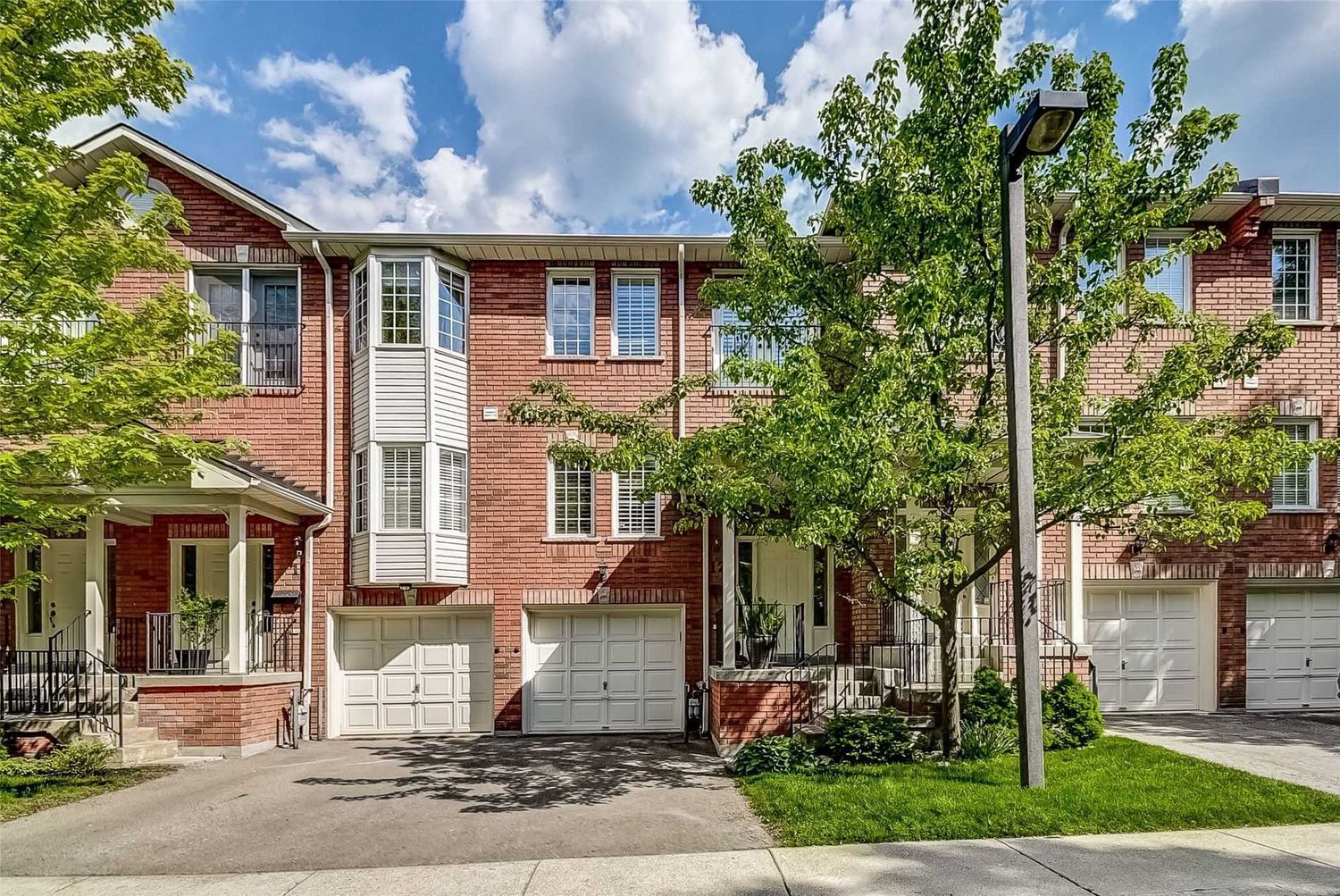 1130 Cawthra Road. Peartree Estates Townhomes is located in  Mississauga, Toronto - image #1 of 2